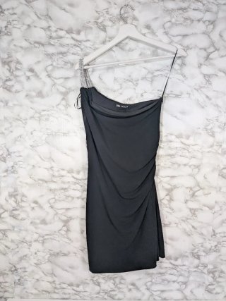 Vestido negro Zara con pedrería - Talla M