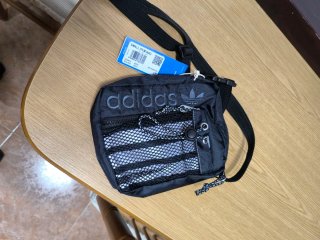 Bandolera Adidas Negra Nueva con Etiqueta