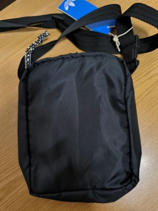 Bandolera Adidas Negra Nueva con Etiqueta
