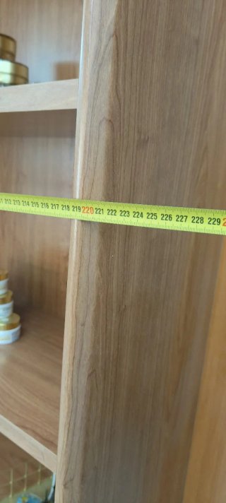 ARMARIO CON ESTANTERÍAS DE MADERA PARA NEGOCIO
