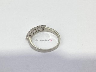 anillo oro 18k con piedra con diamante de laboratorio