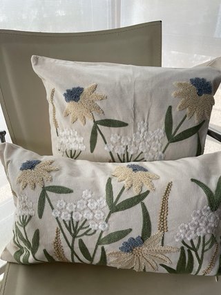 2 Fundas Cojín Bordadas Flores y tallos