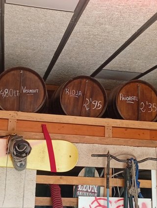 Barricas de roble Torner para vender vino en bar