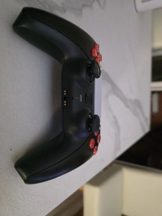 Mandos PS5 Azul Plata y Negro con Botones Rojos