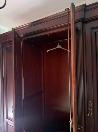 Armario clásico madera maciza con espejos