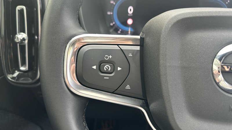 Volvo XC40 2025, foto 16