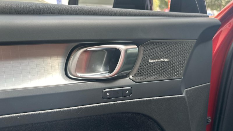 Volvo XC40 2025, foto 17