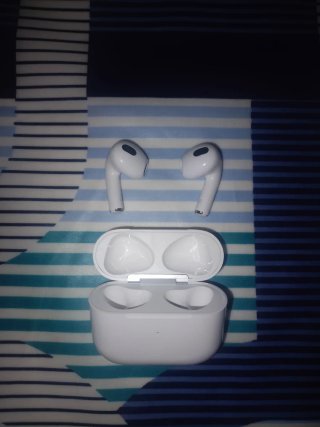 AirPods Apple bianchi
