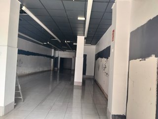 Se alquila o vendo local de 220m2