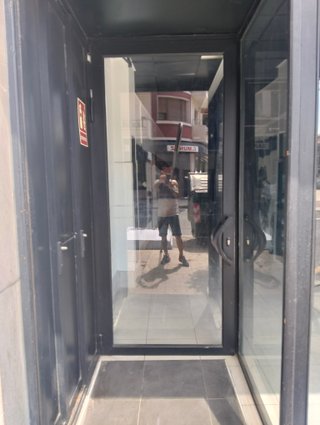 Se alquila o vendo local de 220m2