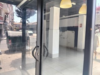 Se alquila o vendo local de 220m2