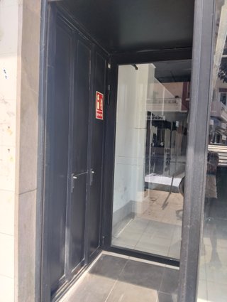 Se alquila o vendo local de 220m2