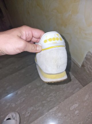 Scarpe Diadora bianche e gialle