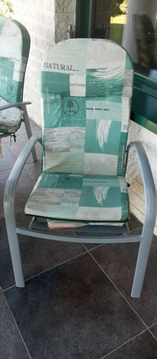 Sillas de madera y tela