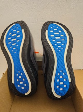 Nike Vomero Plus Talla 43