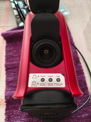 Cafetera de cápsulas roja