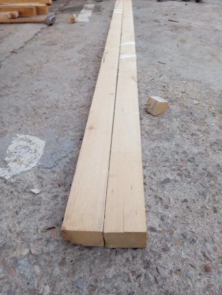 Listones, vigas palos. Postes. Puntales de madera