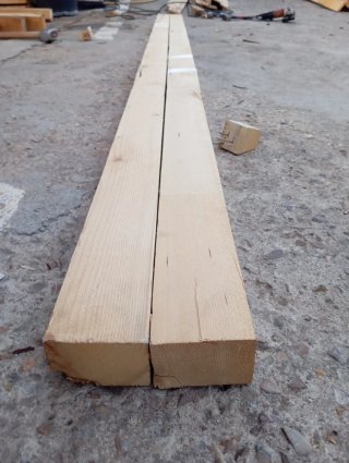 Listones, vigas palos. Postes. Puntales de madera