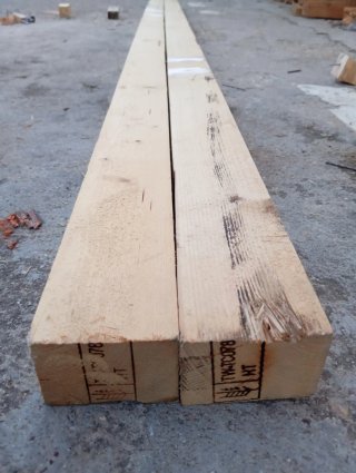 Listones, vigas palos. Postes. Puntales de madera