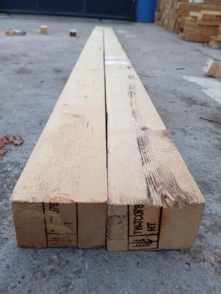 Listones, vigas palos. Postes. Puntales de madera
