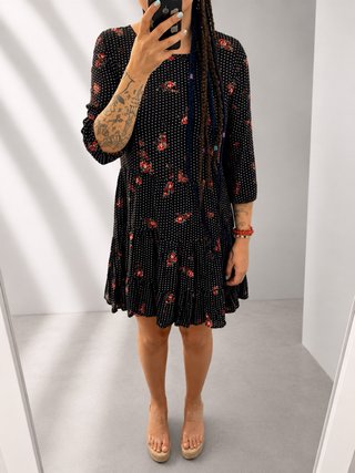 Vestido negro con estampado floral