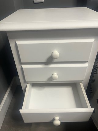 Comò e due comodini in legno