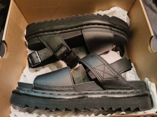 Sandalias Dr. Martens Negras Plataforma
