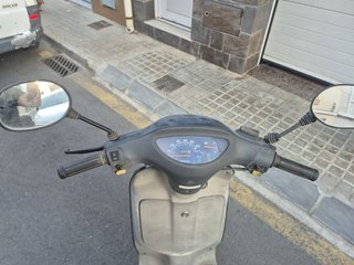 Honda Scooter 49cc Beige/Gris