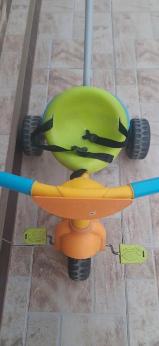 Triciclo infantil con empujador y cesta