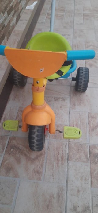 Triciclo infantil con empujador y cesta