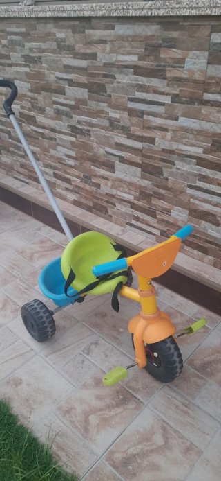 Triciclo infantil con empujador y cesta