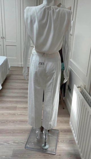 Pantalón Zara recto con cinturón