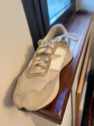 Zapatillas New Balance Beige y Blanco