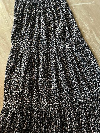 Vestido floral negro y multicolor