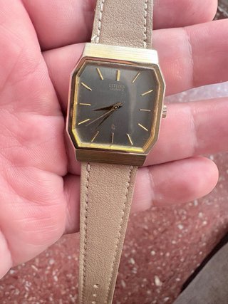Reloj Citizen quartz vintage tipo tank.