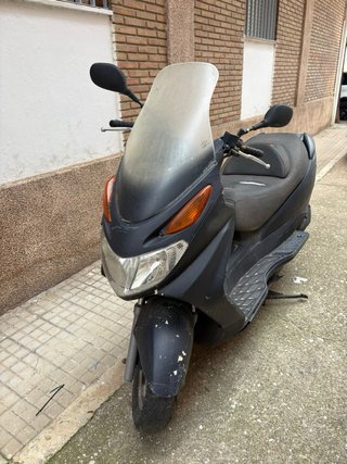 Suzuki Burgman 125 Negra