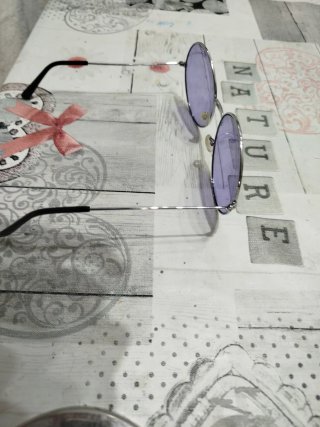 Gafas redondas moradas