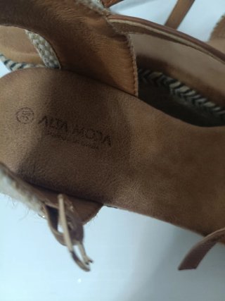Sandalias esparto cuña beige y marrón