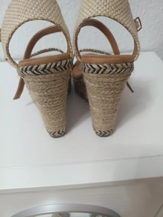 Sandalias esparto cuña beige y marrón
