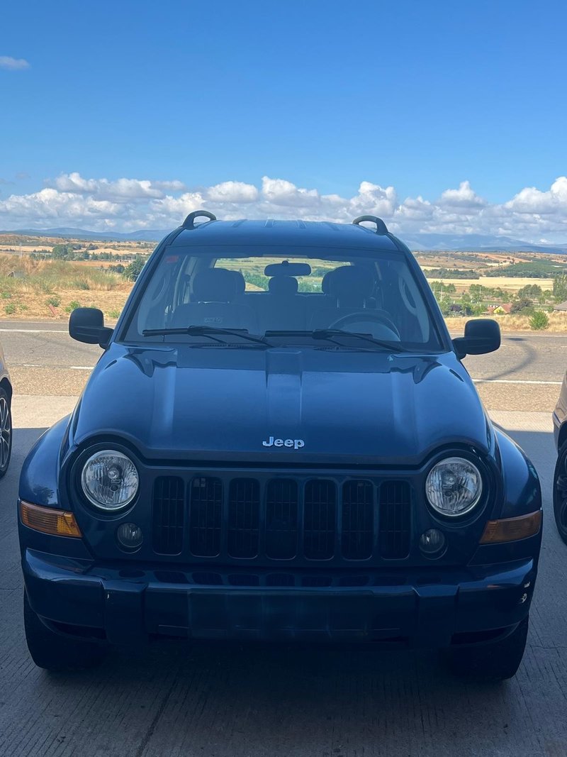 Jeep Cherokee 2005 - foto 1