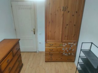 Se alquila habitación