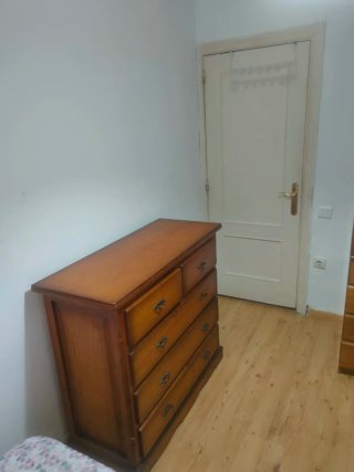 Se alquila habitación