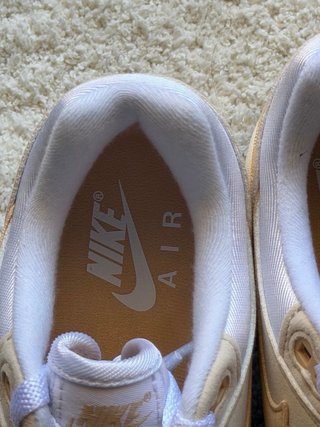 Nike Air Max 1 Beige y Blanco