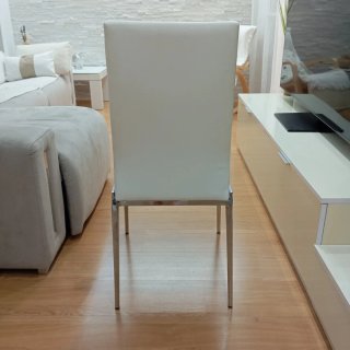Sillas modernas blancas