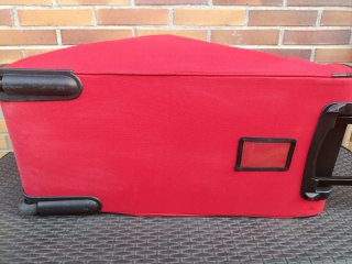 Bolsa de viaje roja medida 70x33 poco uso.