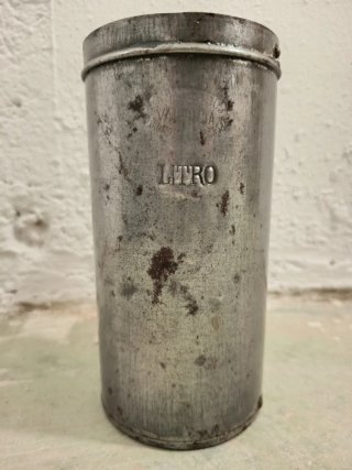 Lote antiguo de medidas para aceite. Hojalata/Zinc