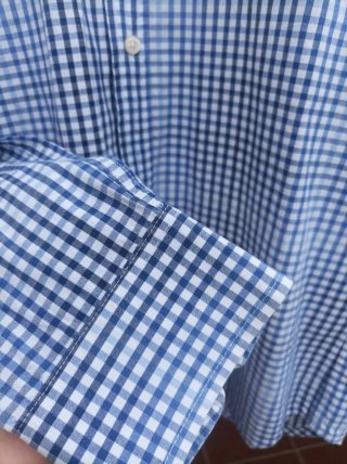 Camisa de cuadros azul y blanca