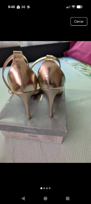 Vestido y sandalias