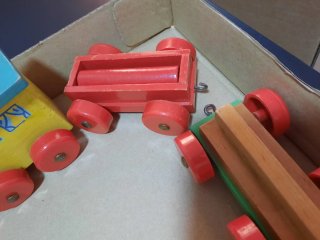 Tren de juguete antiguo de madera