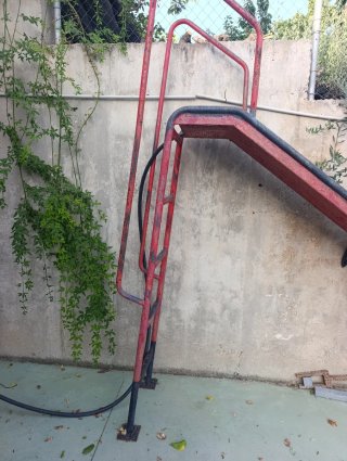 Tobogán metálico infantil
